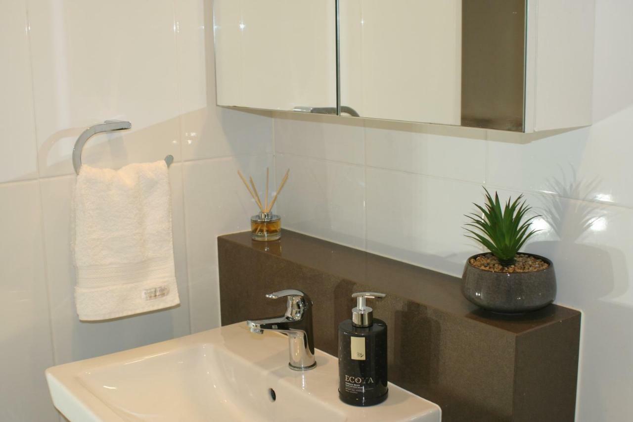 Governor Luxe 1 Bedroom Apartment In The Heart Of Barton Wifi Gym Wine Secure Parking Canberra Kingston 외부 사진